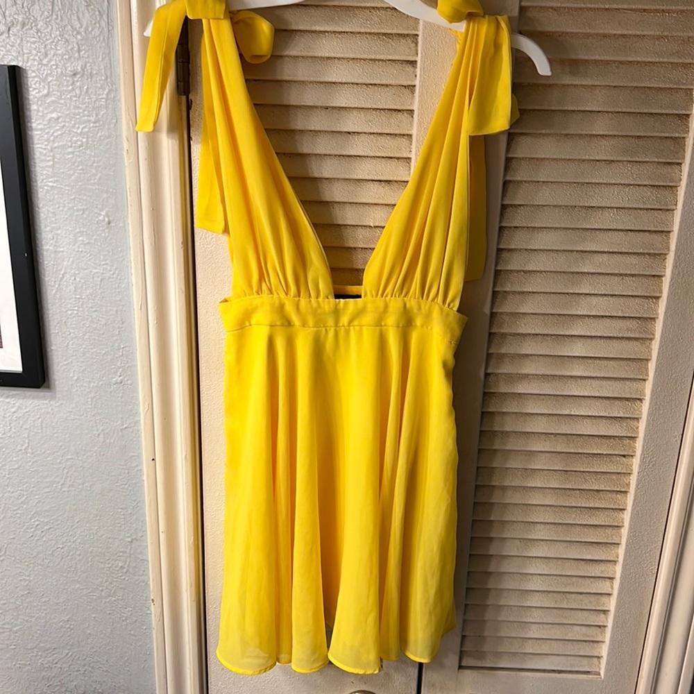 Yellow small Forever 21 side zipper mini